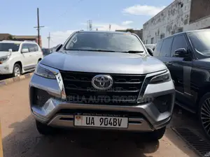 Toyota Fortuner 2016 Silver