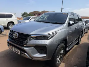 Toyota Fortuner 2016 Silver