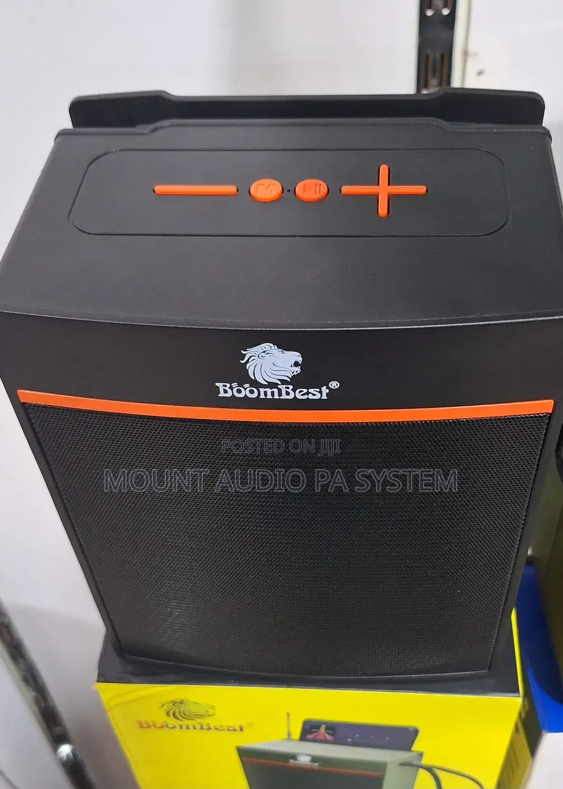 Super Bass Wireless Speaker With a Charging Solar