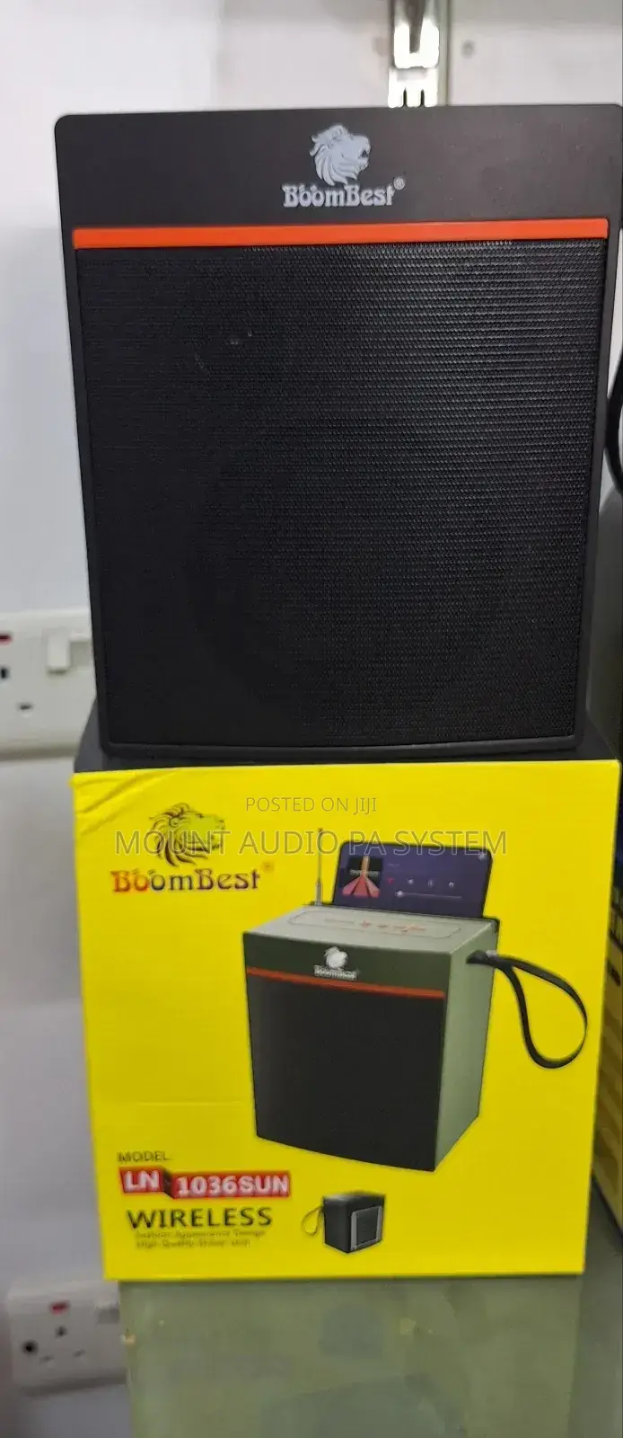Super Bass Wireless Speaker With a Charging Solar