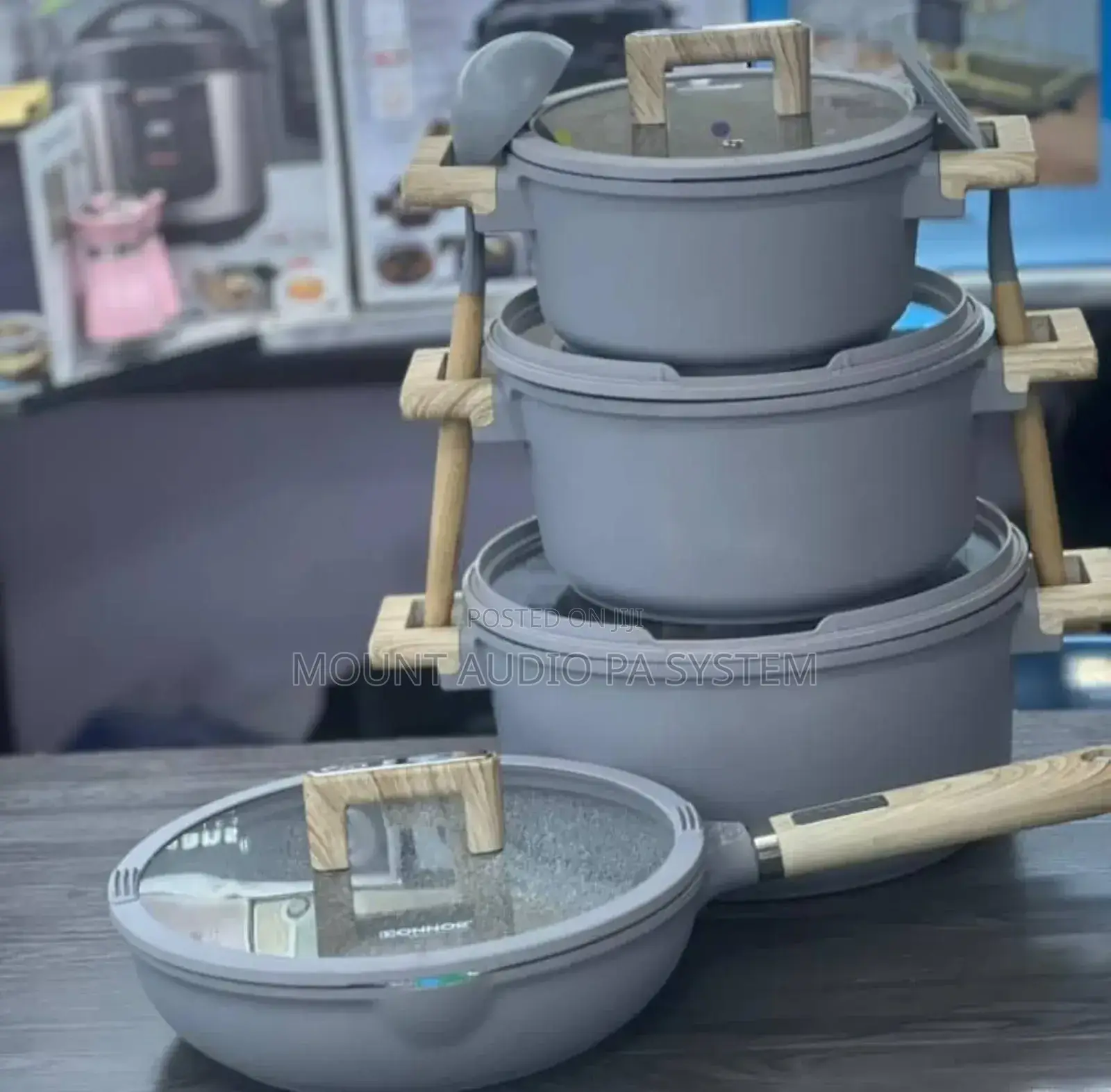 Cooking Dishes With a Flying Pan 4pcs