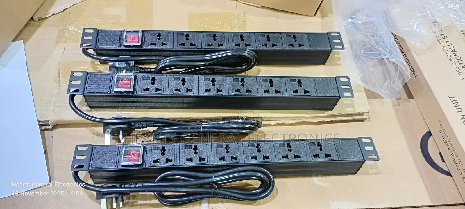 Pdu 6ways Metalic ( Black )