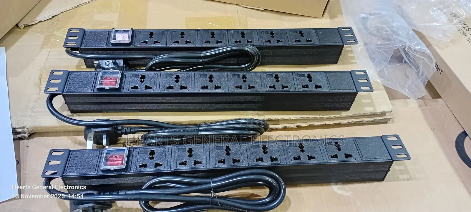 Pdu 6ways Metalic ( Black )