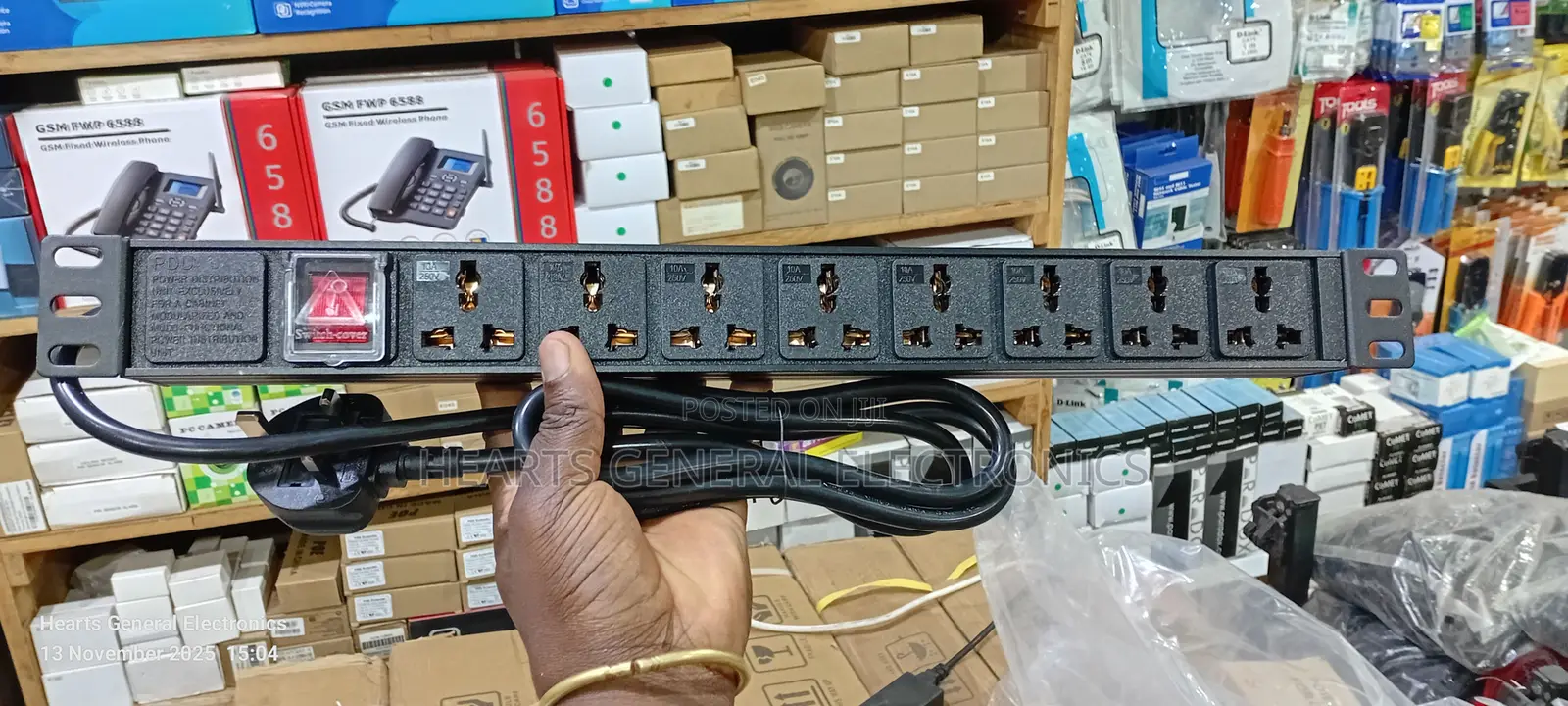 8ways Power Distribution Unit Metalic (Metalic Black )