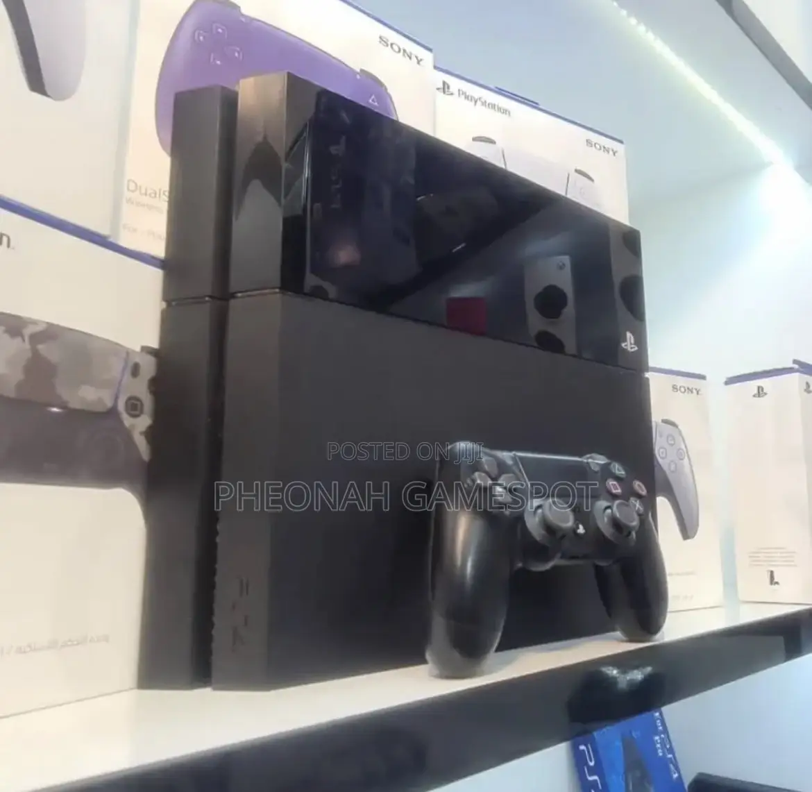 Playstation 4 Slim, 2 Pads, 20 Top-Rated Games Preloaded.