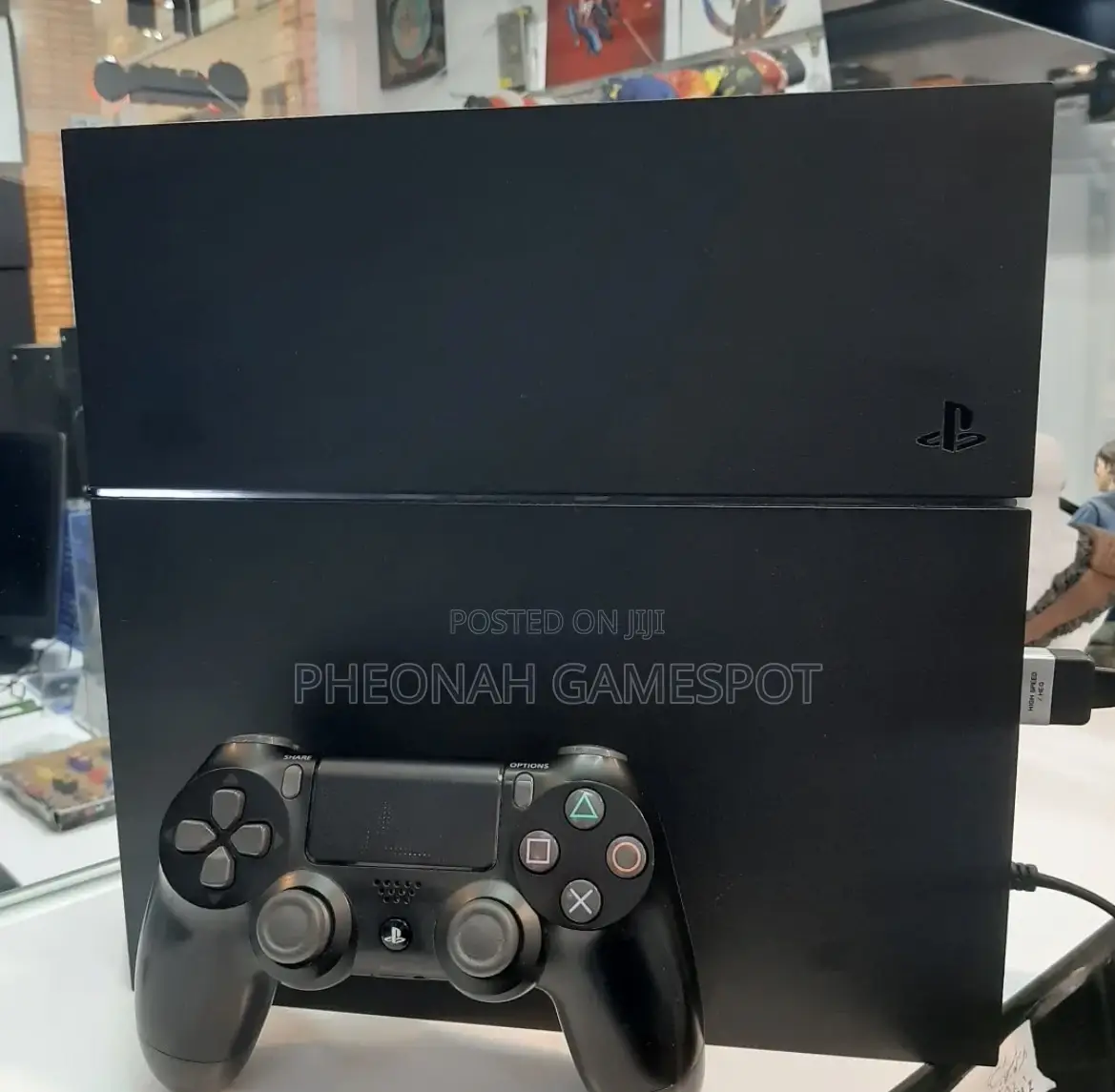 Playstation 4 Standard, 2 Pads, 14 Fun Games Preloaded Inside.