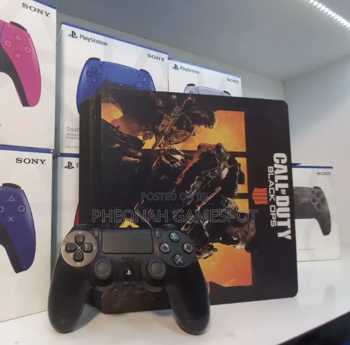Ps4 , Perfect Condition, 2 Pads, 13 Great Games.