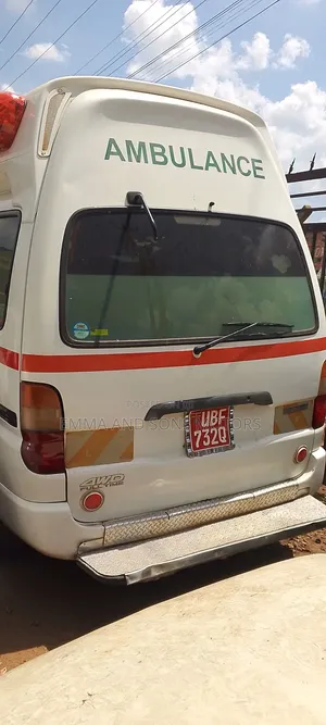 Toyota HiAce 2011 White
