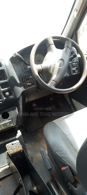 Toyota HiAce 2011 White