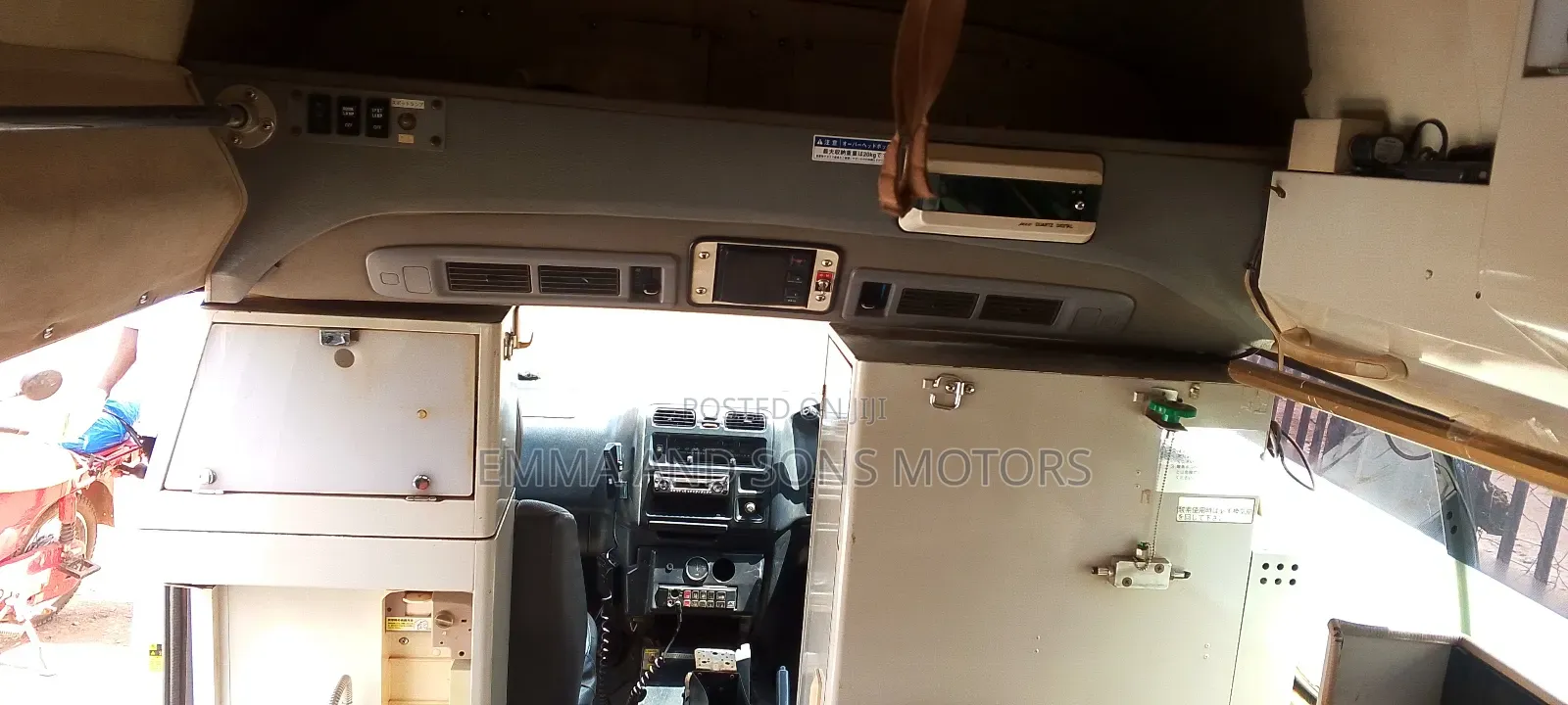 Toyota HiAce 2011 White