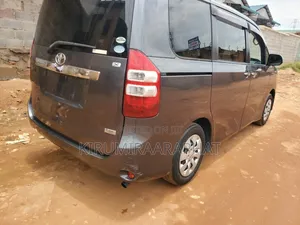 Toyota Noah 2.0 143hp AWD (8 Seater) 2011 Gray