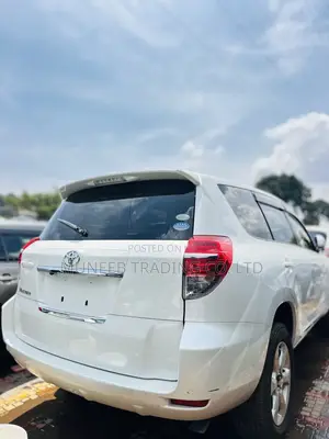 Toyota Vanguard 2012 White