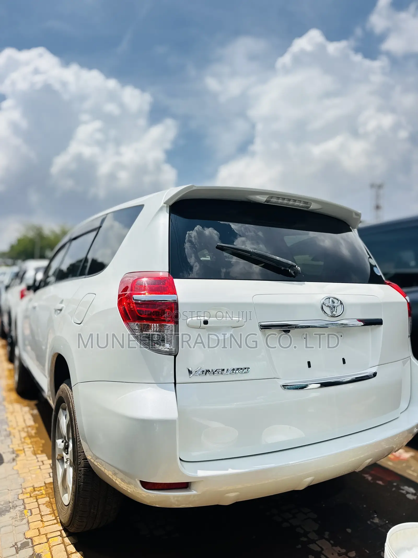 Toyota Vanguard 2012 White