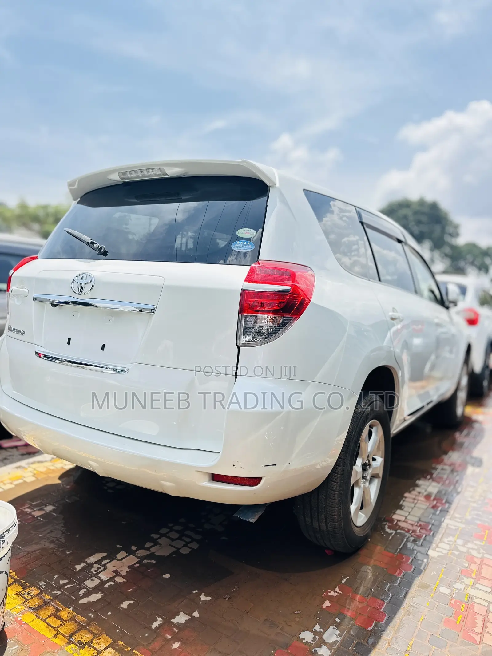 Toyota Vanguard 2012 White