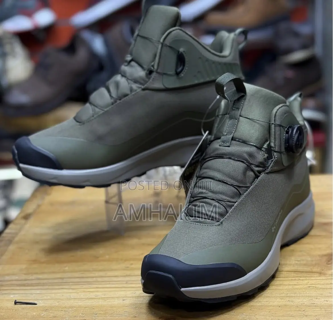 New Men's Columbia Hiking Water Proof Ankle Boots In Stock