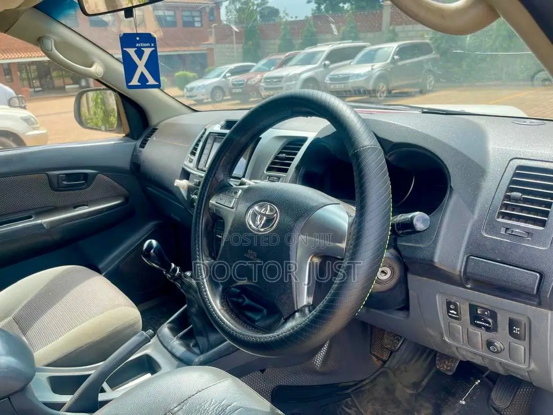 Toyota Hilux 3.0 D-4D 4x4 2013 White