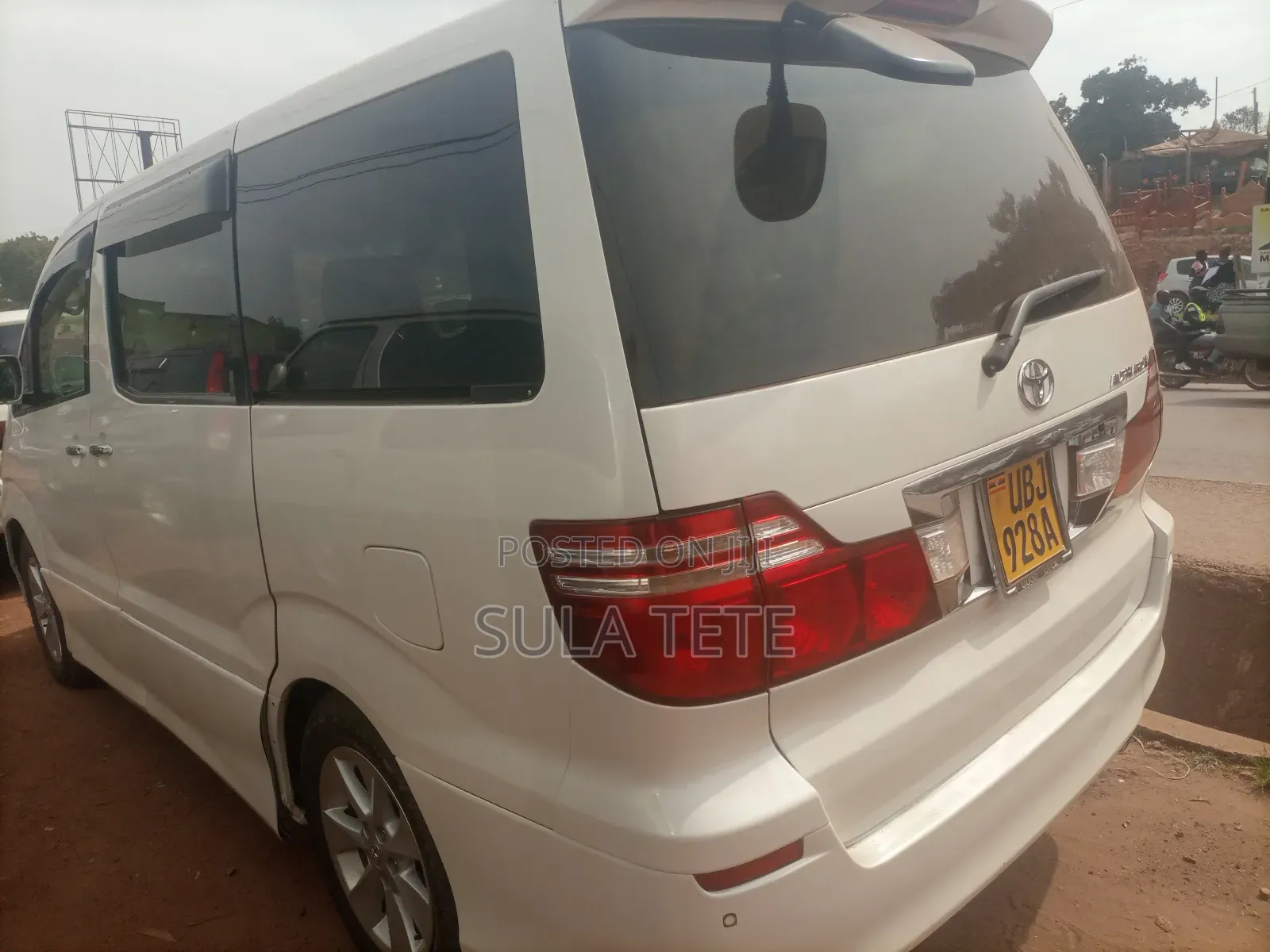 Toyota Alphard 2.4 Petrol FWD 2006 White