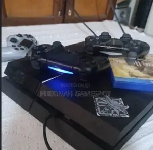 Playstation 4 , 2 Pads, 15 Thrilling Titles Preloaded.