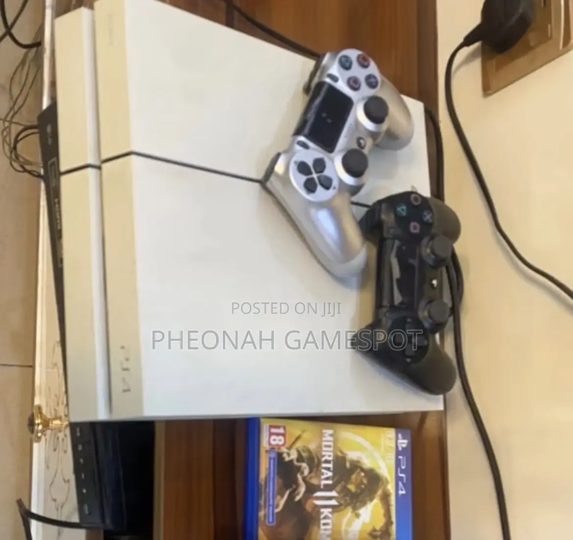 Ps4 , 2 Controllers, 11 Great Games Inside, Clean Unit.