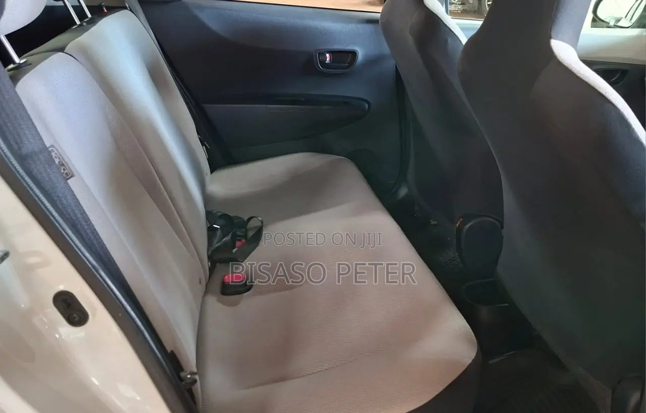 Toyota Vitz 1.0 FWD 5dr 2011 White