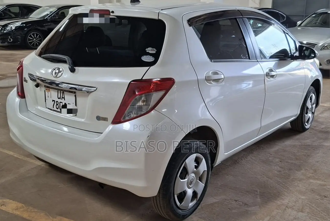 Toyota Vitz 1.0 FWD 5dr 2011 White