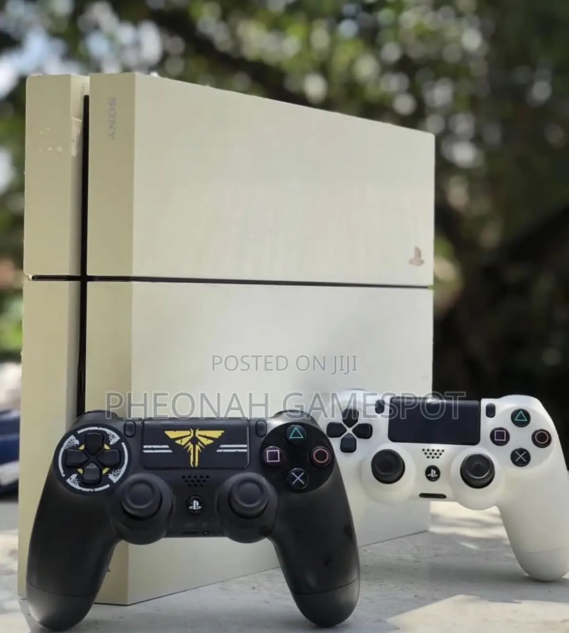 Playstation 4 , 2 Pads, 13 Awesome Titles Installed.