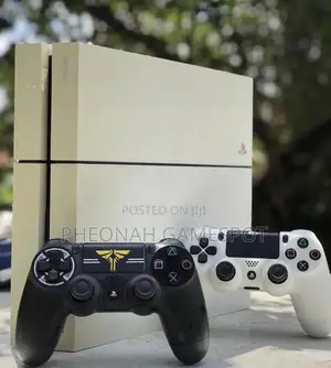 Playstation 4 , 2 Pads, 13 Awesome Titles Installed.
