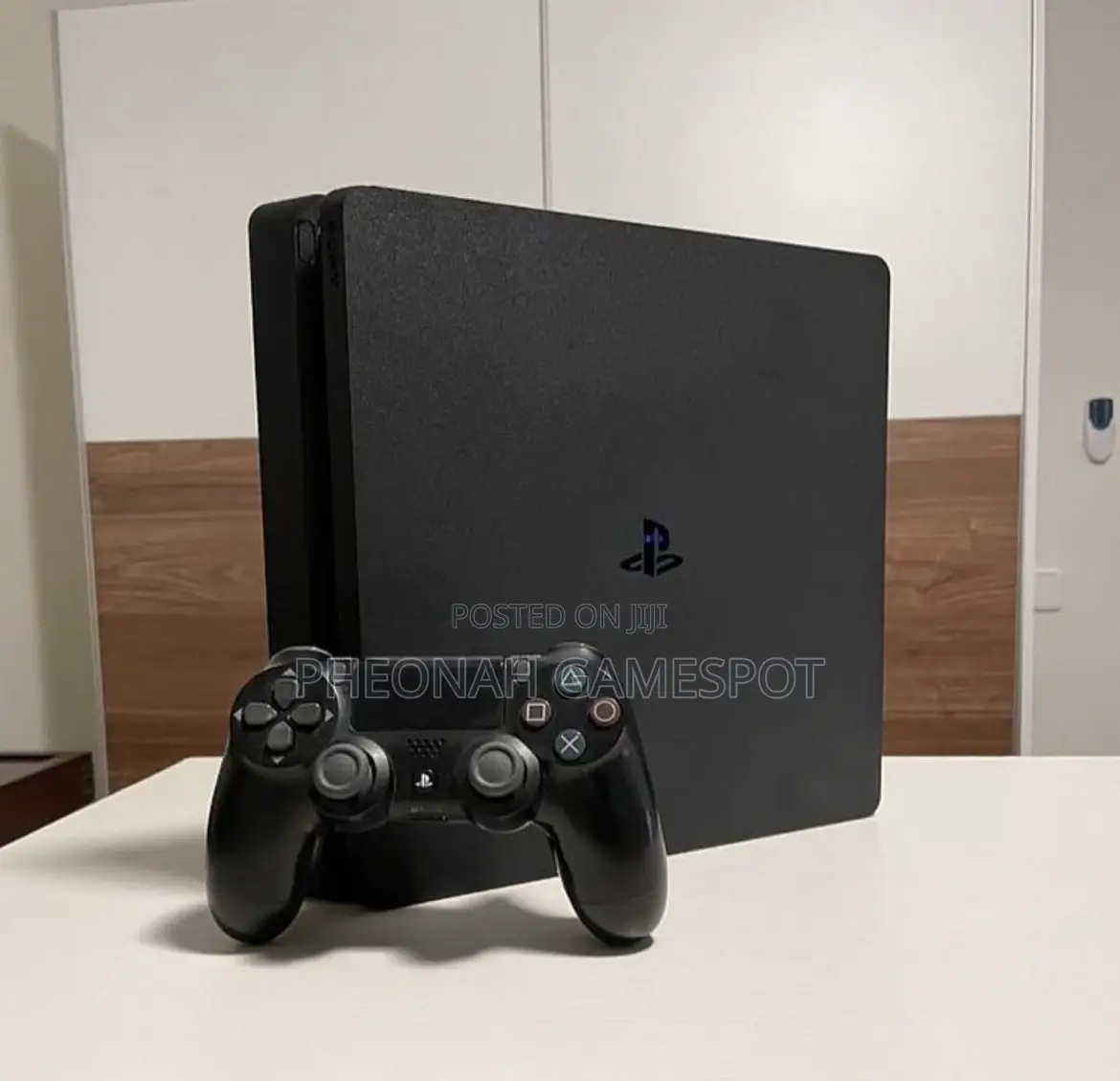 Playstation 4, Neat Setup, 2 Pads, 13 Great Games Included.