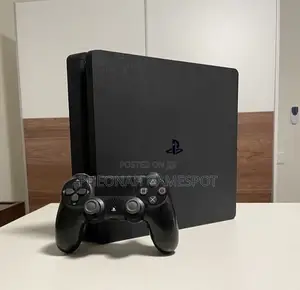 Playstation 4, Neat Setup, 2 Pads, 13 Great Games Included.