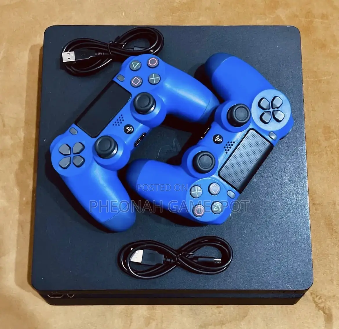 Playstation 4, 2 Pads, 18 Top Games Installed for Instant Fun.