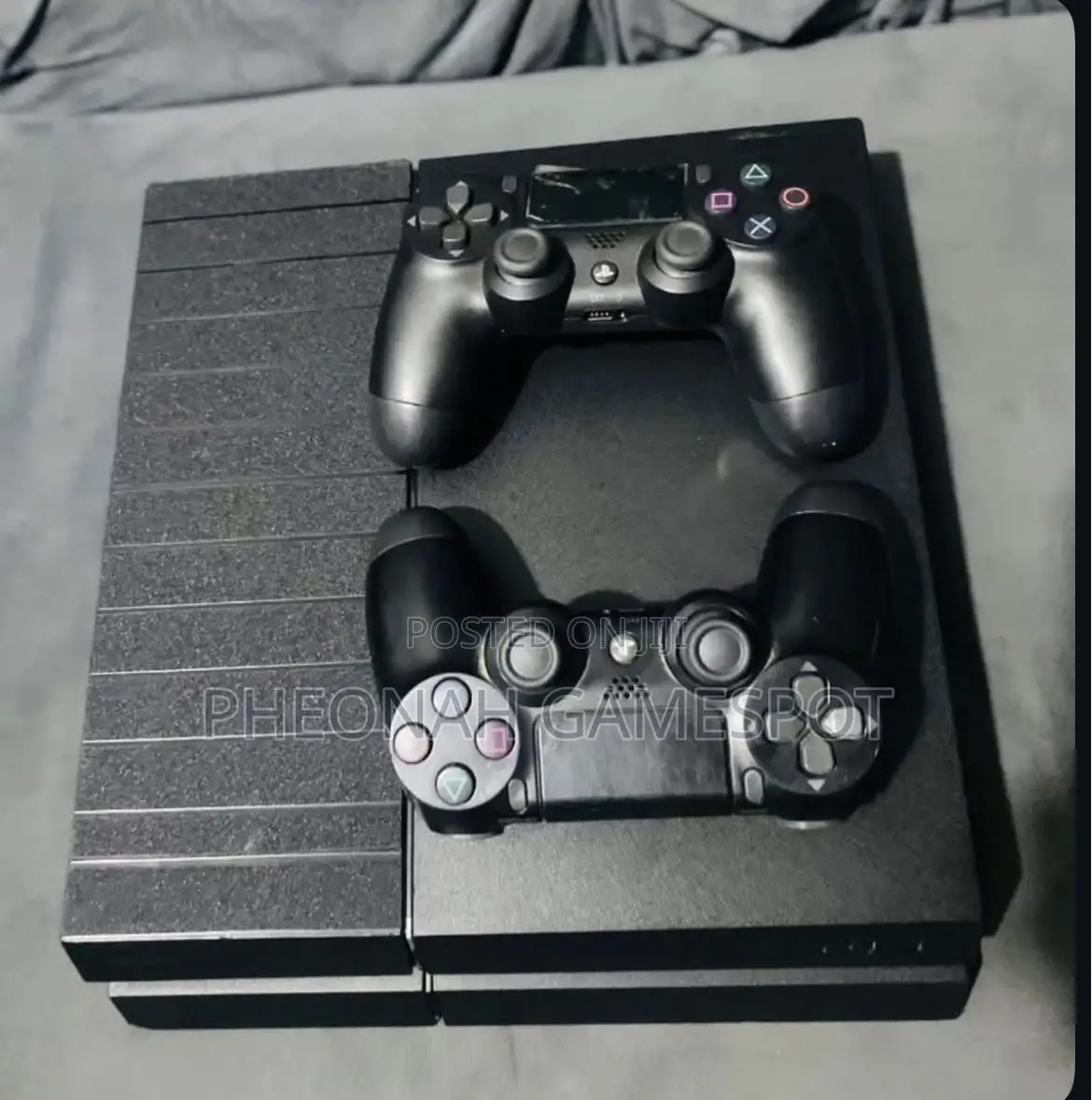 Playstation 4, 2 Pads, 13 Top Titles Loaded and Ready.