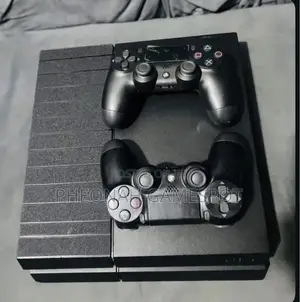 Playstation 4, 2 Pads, 13 Top Titles Loaded and Ready.