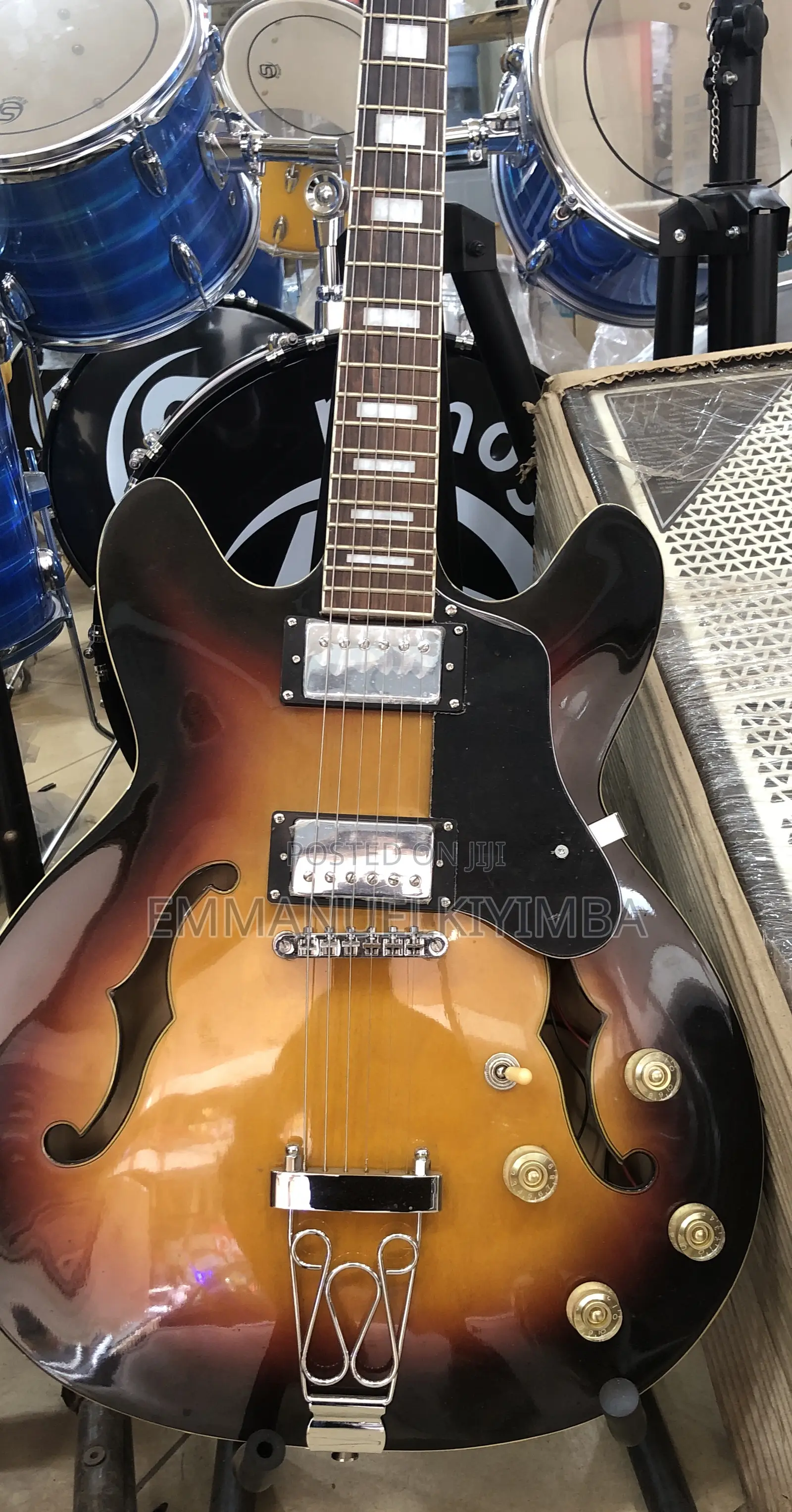 Semi Hollo Gibson Guitar