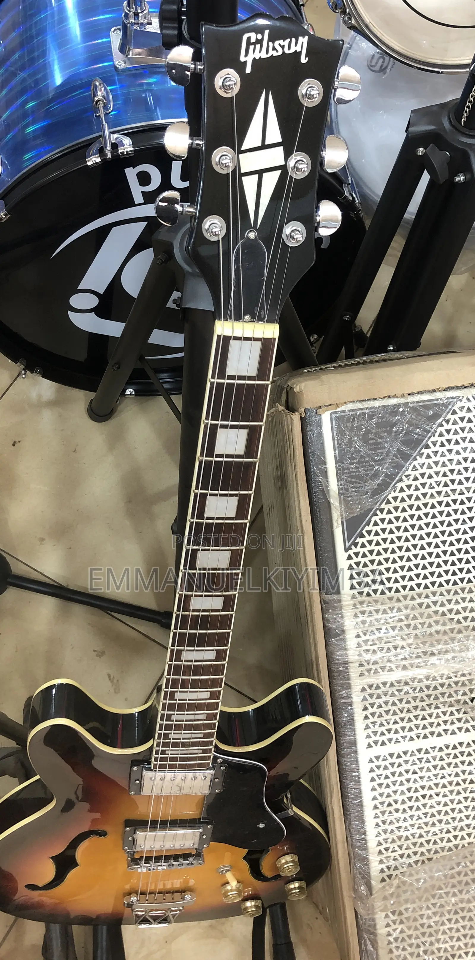 Semi Hollo Gibson Guitar