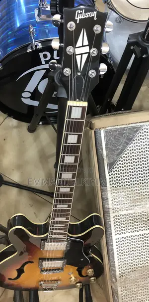 Semi Hollo Gibson Guitar