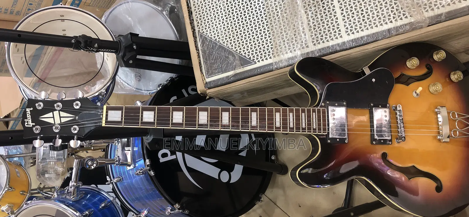 Semi Hollo Gibson Guitar