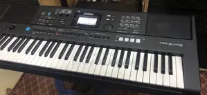 Yamaha PSR E473 Piano.