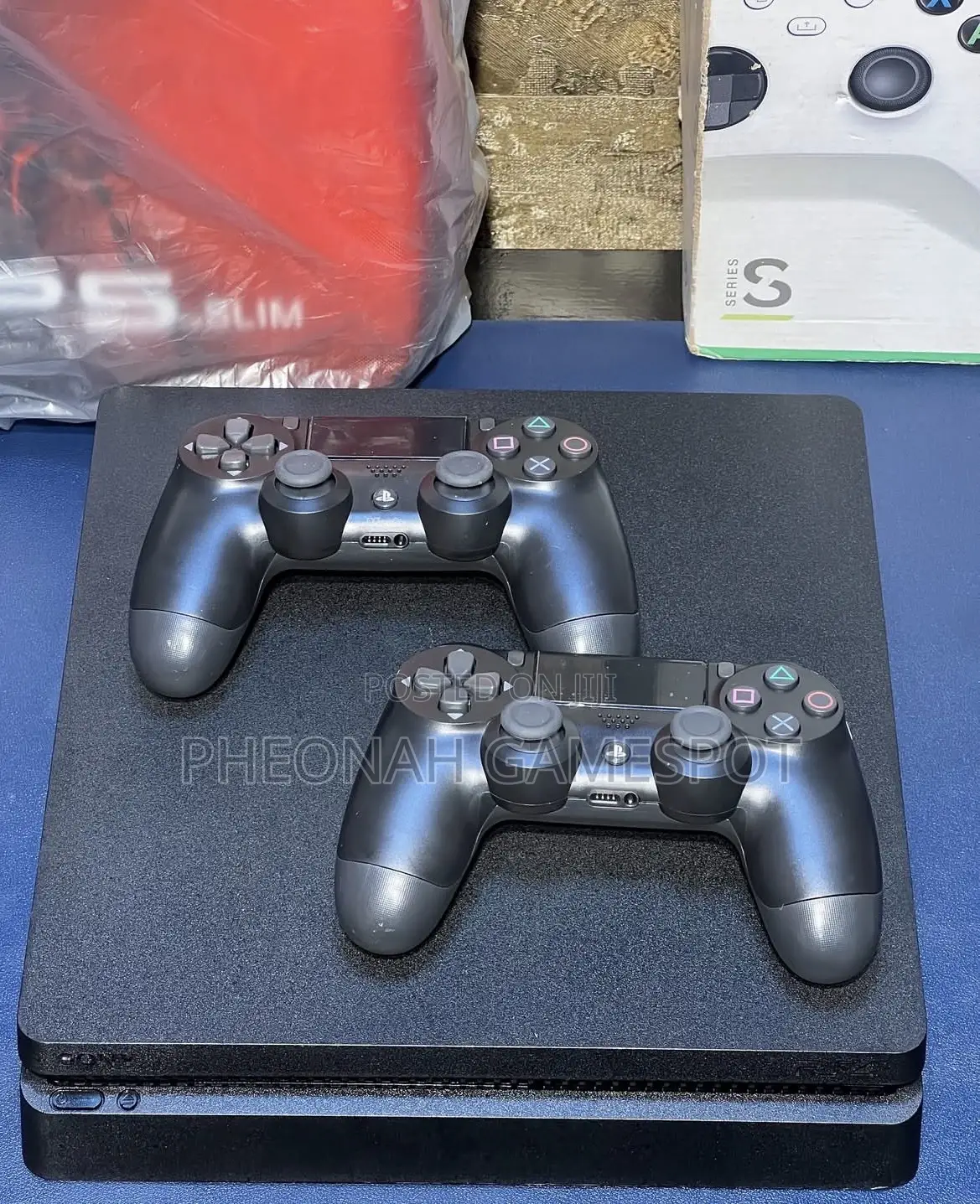 Ps4 Console, 2 Controllers, 15 Great Games Installed Inside.