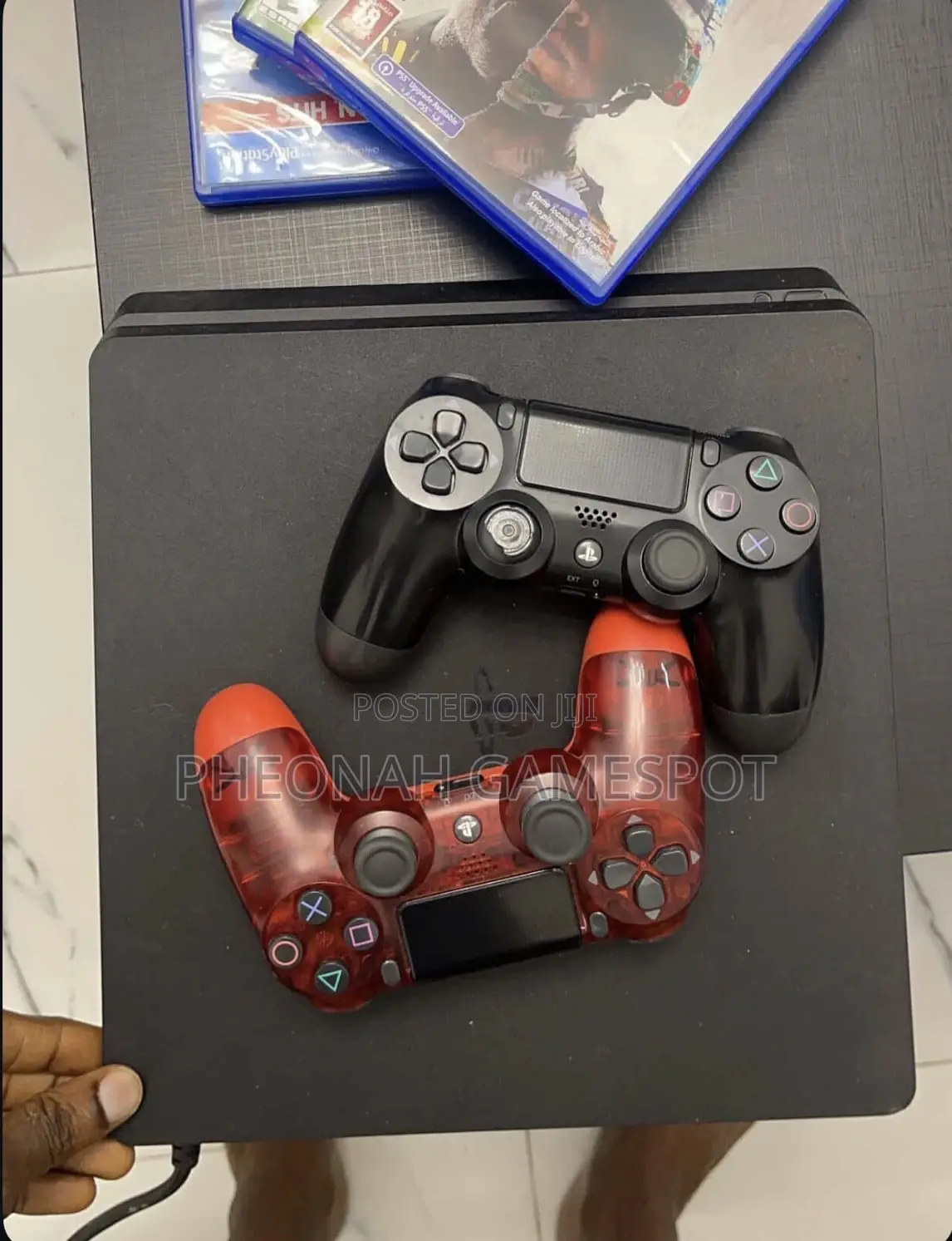 Playstation 4, Neat Console, 2 Pads, 11 Fun Games Ready Now.