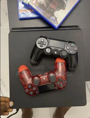 Playstation 4, Neat Console, 2 Pads, 11 Fun Games Ready Now.