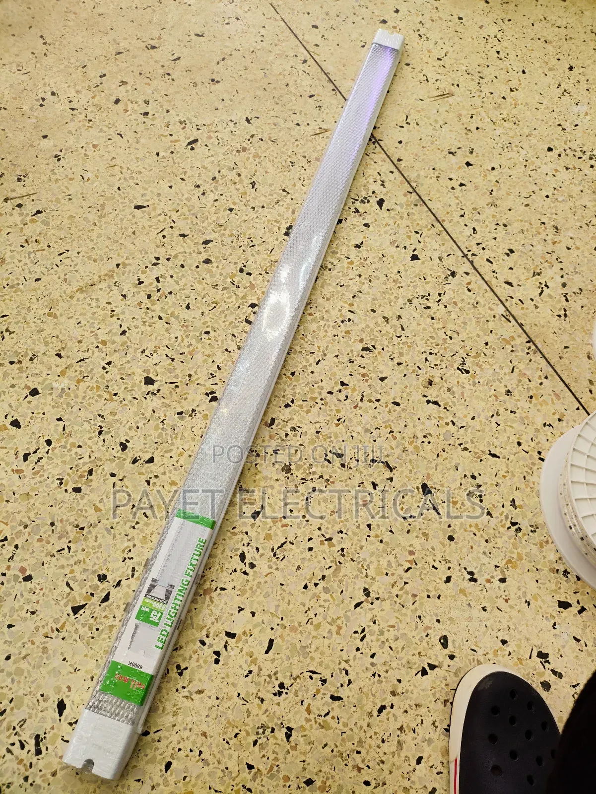 Bright Surface Fixture Light for 75watts.White
