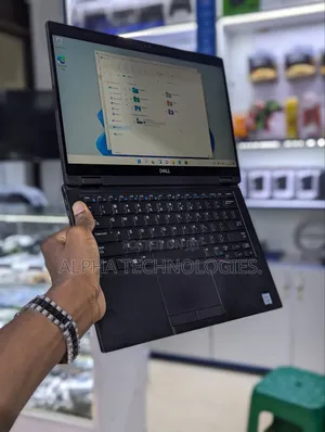 Laptop Dell Latitude 7390 8GB Intel Core I5 SSHD (Hybrid) 256GB