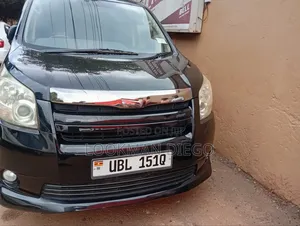Toyota Noah 2.0 143hp AWD (8 Seater) 2009 Black