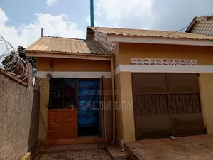 3bdrm Room & Parlour in Kololo Property, Central Division for rent