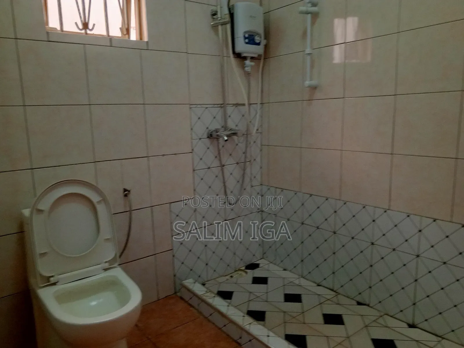 3bdrm Room & Parlour in Kololo Property, Central Division for rent