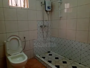 3bdrm Room & Parlour in Kololo Property, Central Division for rent
