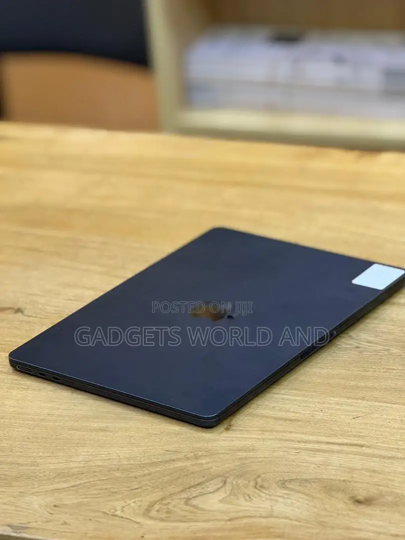 New Laptop Apple MacBook Air 2022 M2 16GB Apple M2 SSD 512GB