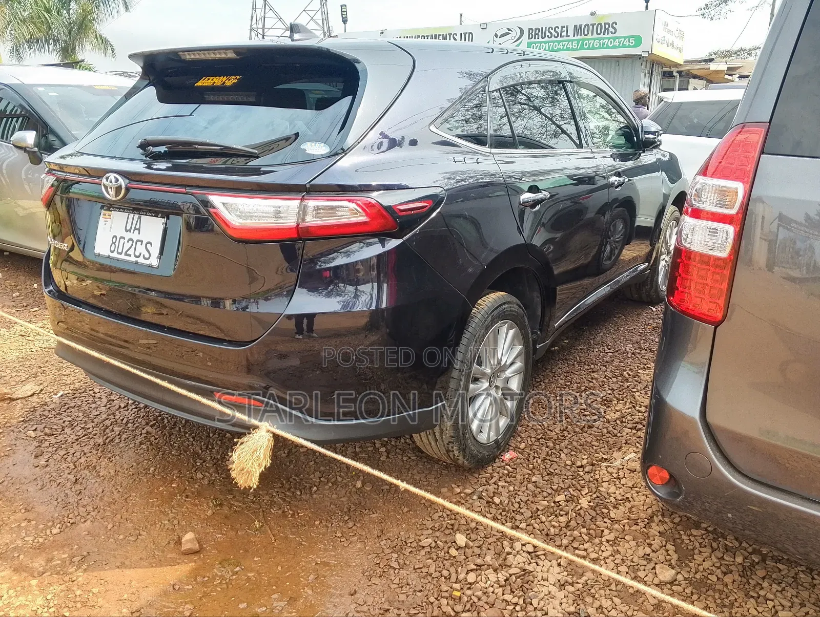 Toyota Harrier 2.0 2017 Black