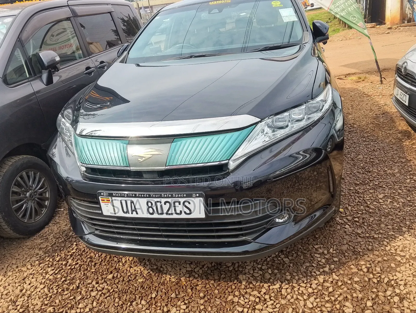 Toyota Harrier 2.0 2017 Black