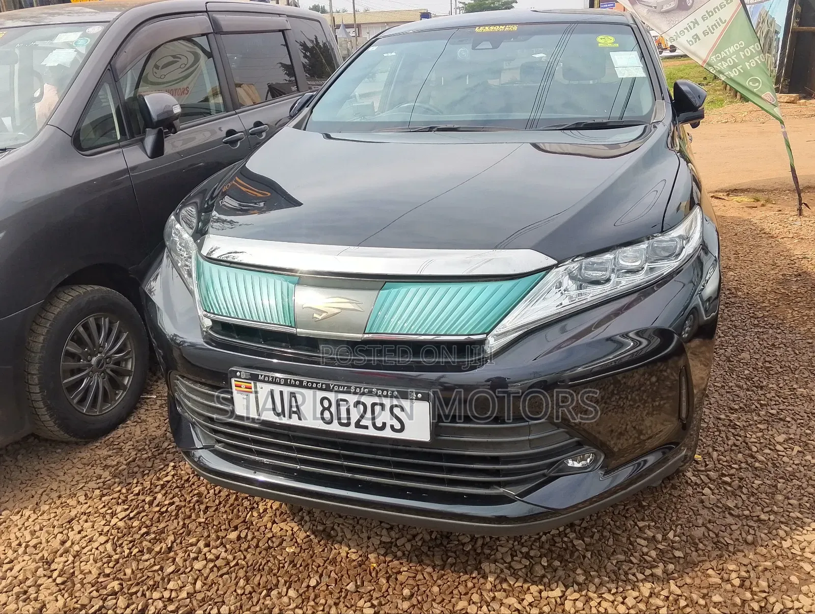 Toyota Harrier 2.0 2017 Black